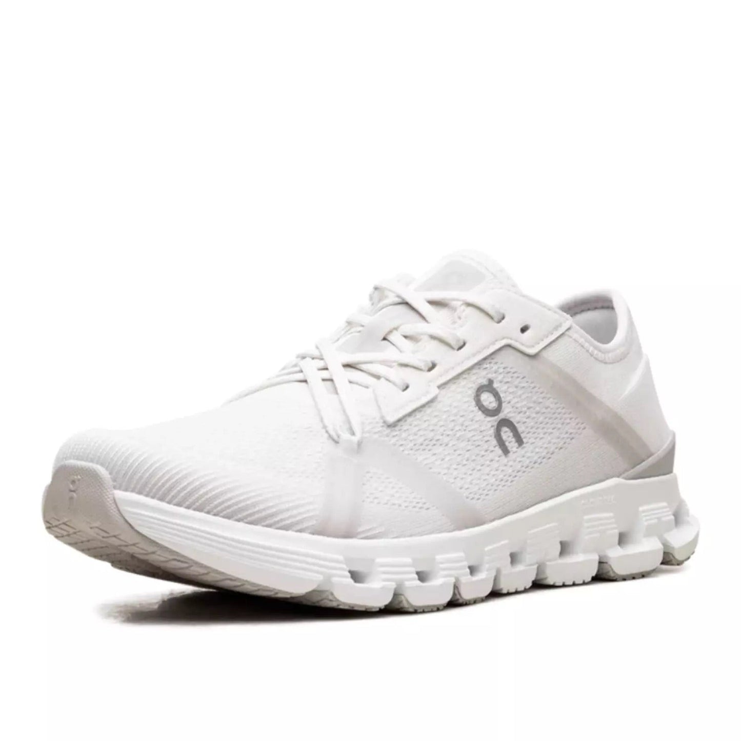On Running Cloud X 4 AD White Wolf